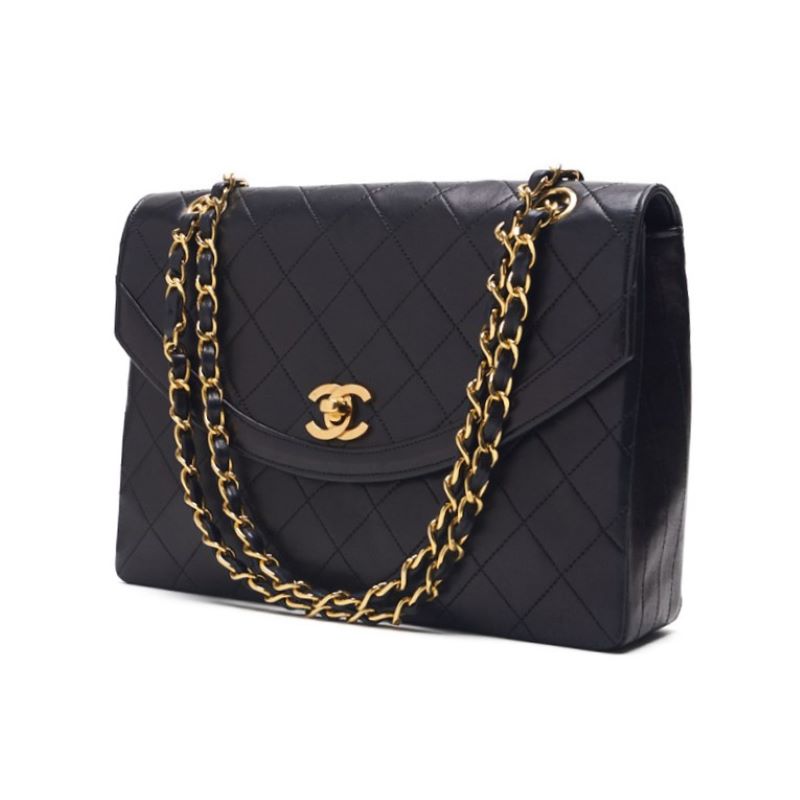 Pre-Owned Shoulder Bag Matelasse Design Flap Turn Lock Chain Shoulder Lambskin Black Gold-Tone Hardware Pre-Owned