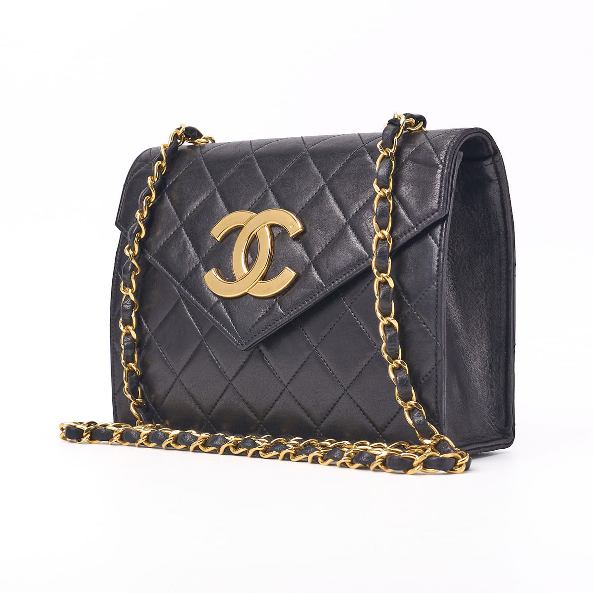 Pre-Owned Shoulder Bag, Matelasse, Coco V Flap, Lambskin, Black, Gold-Tone Hardware, Pre-Owned