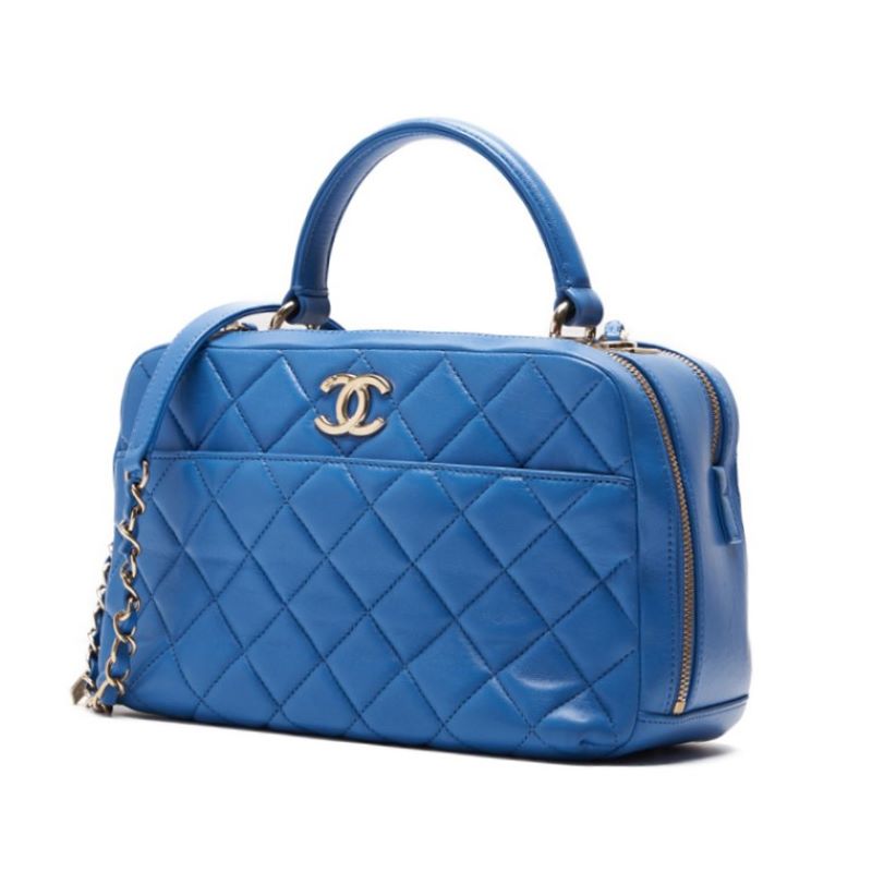 Sac à main d'occasion 2WAY Matelasse en cuir d'agneau bleu clair et matériel doré. D'occasion