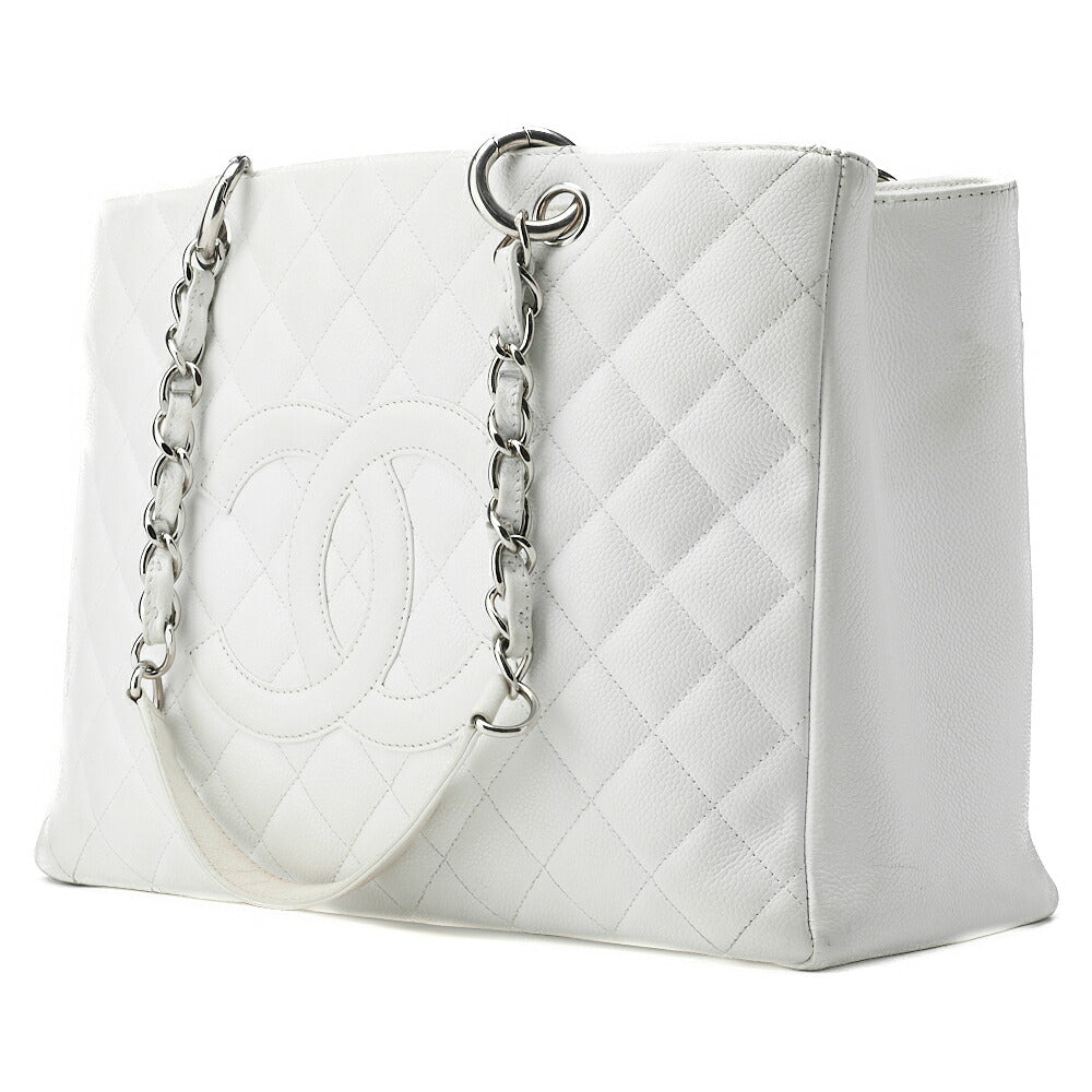 Sac fourre-tout à bandoulière d'occasion en cuir matelassé caviar blanc et matériel argenté.