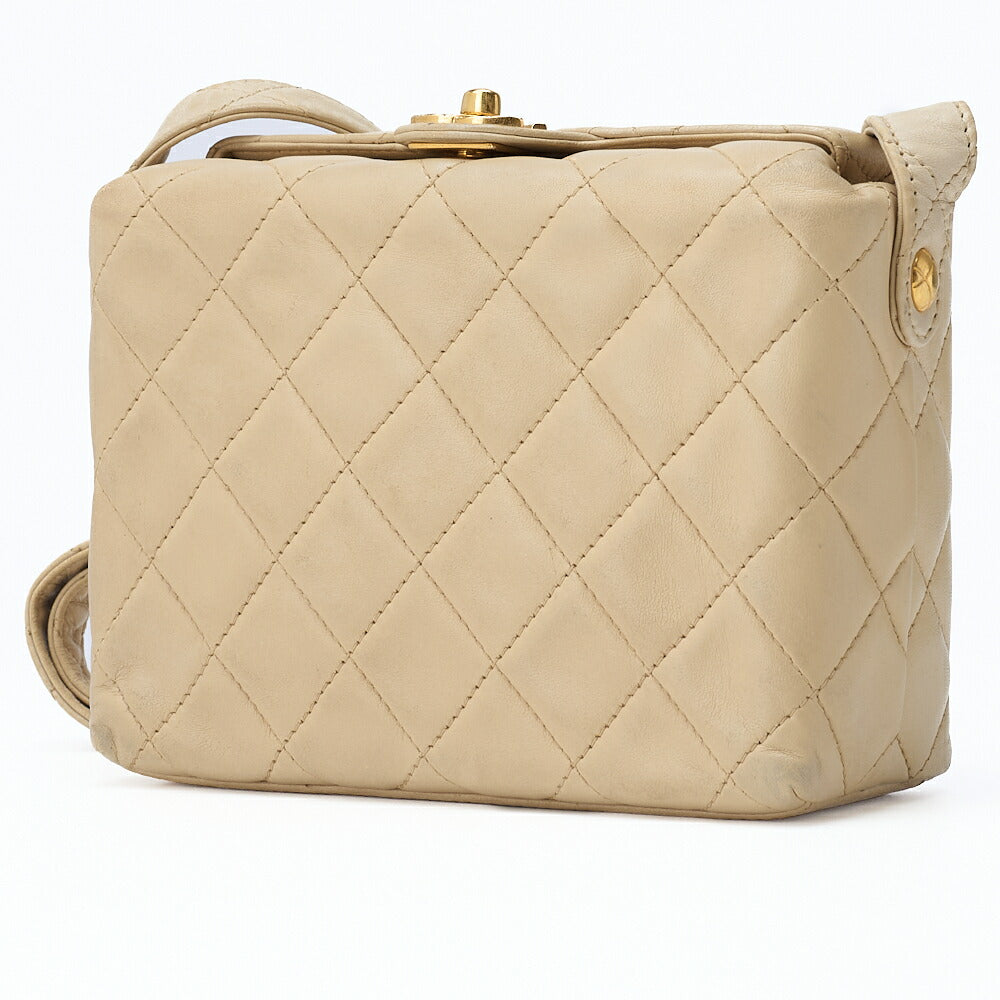Sac à bandoulière d'occasion, sac fourre-tout, cuir d'agneau matelassé, beige, matériel doré. D'occasion