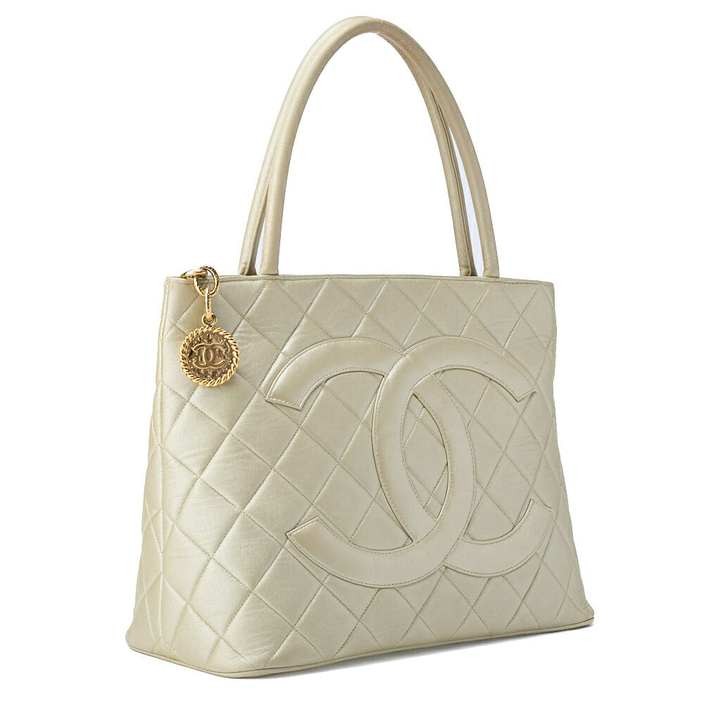 Pre-Owned Shoulder Bag Tote Bag Matelasse Lambskin White Gold-Tone Hardware Pre-Owned