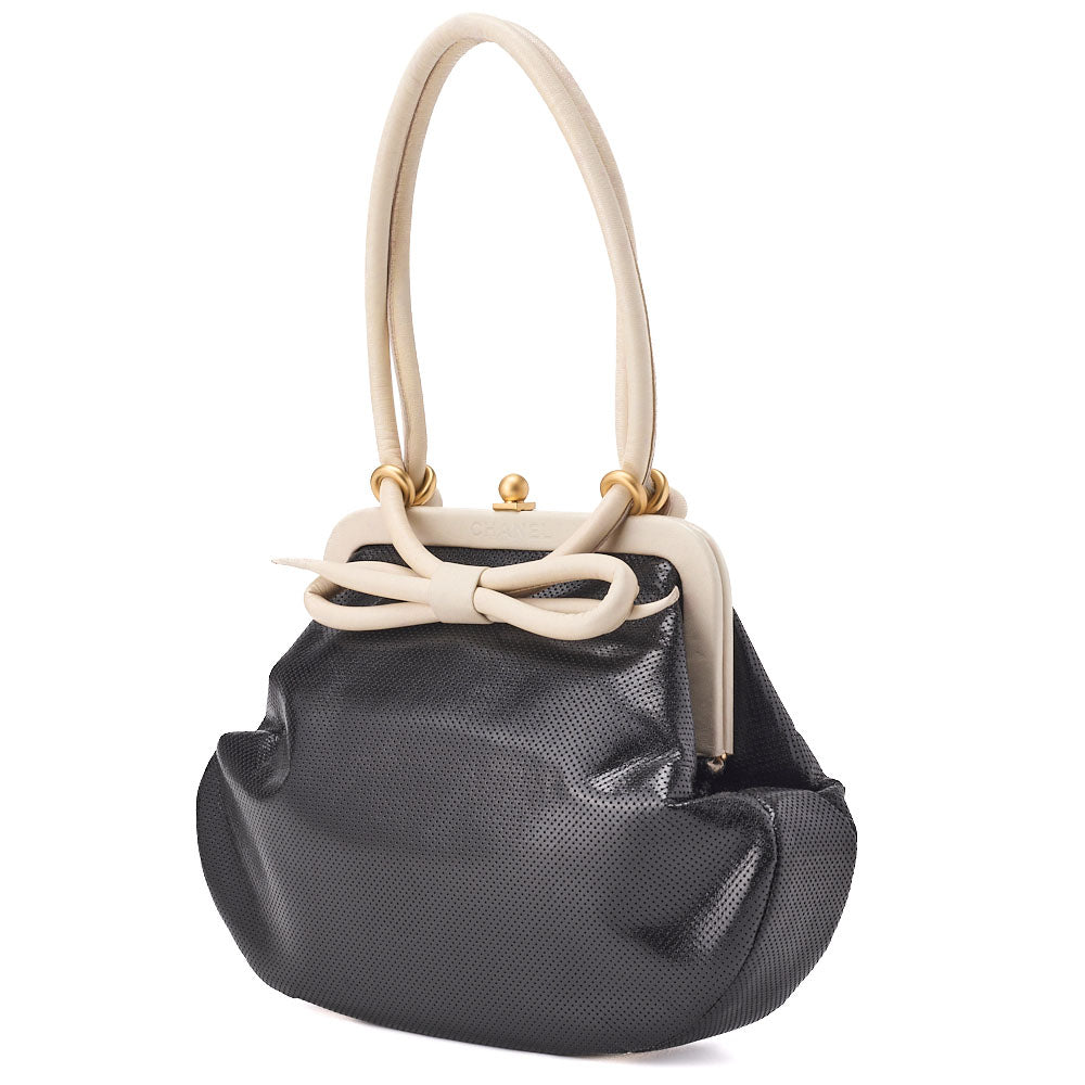 Sac fourre-tout à bandoulière d'occasion en cuir perforé Gamaguchi noir et métal doré.