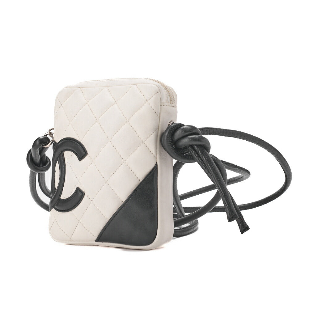Pre-Owned Shoulder Bag, Matelasse, Calfskin, White, Gold-Tone Hardware, Pre-Owned