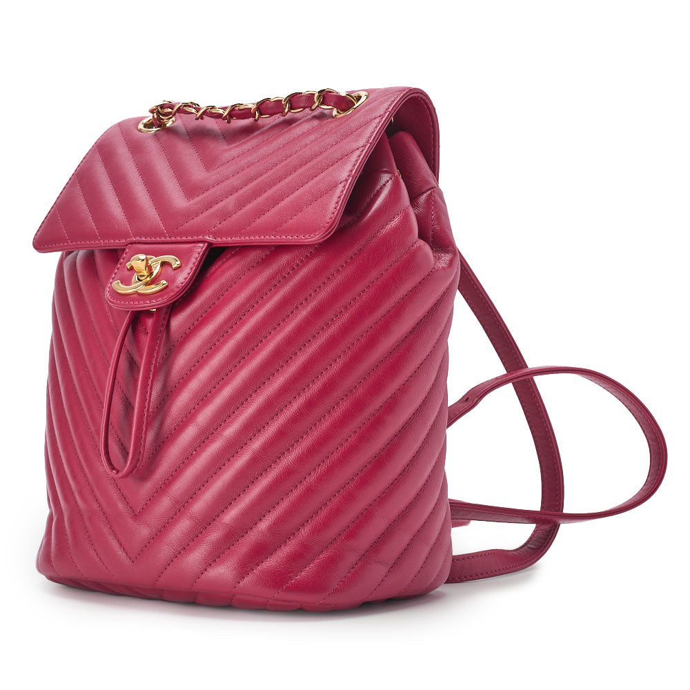 Sac à dos à bandoulière d'occasion, point en V, fermoir tournant, cuir d'agneau rose, quincaillerie dorée. D'occasion