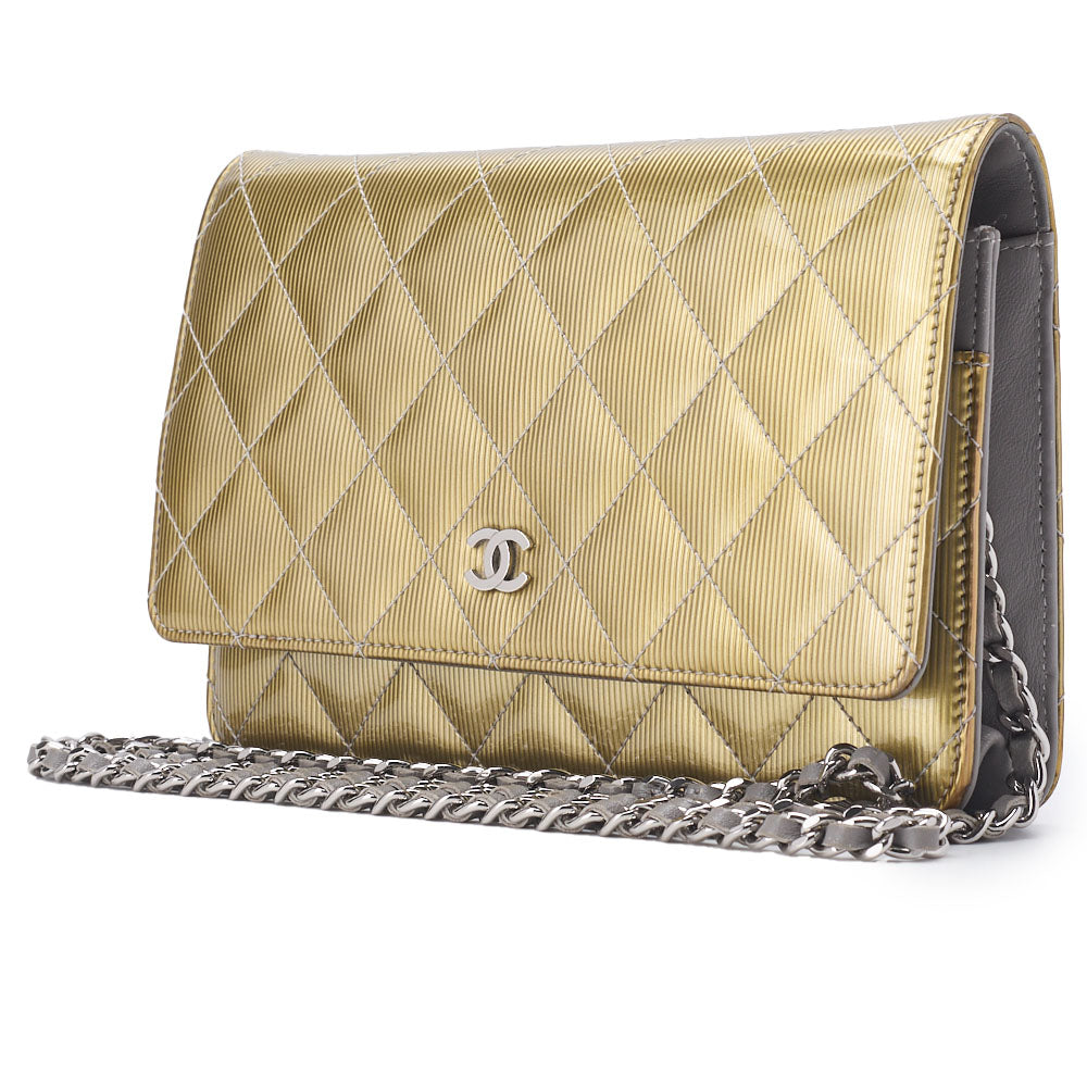 Pre-Owned Chain Wallet, Matelasse, Enamel Gold, Silver Hardware, Pre-Owned