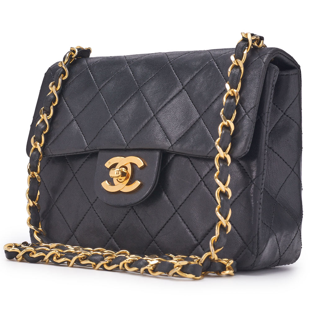 Pre-Owned Chain Shoulder Bag Mini Matelasse Lambskin Black Gold-Tone Hardware Pre-Owned