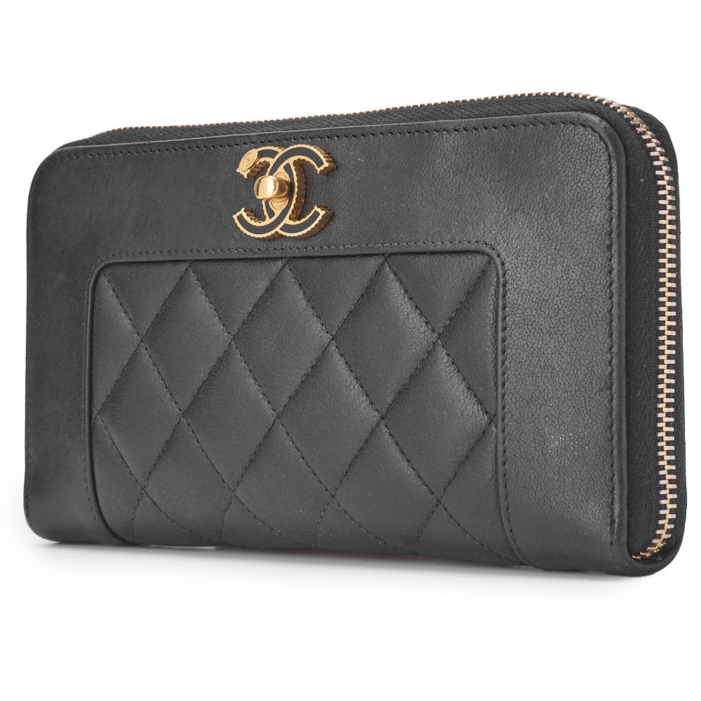 Pre-Owned Round Long Wallet Matelasse Lambskin Black Gold-Tone Hardware Pre-Owned