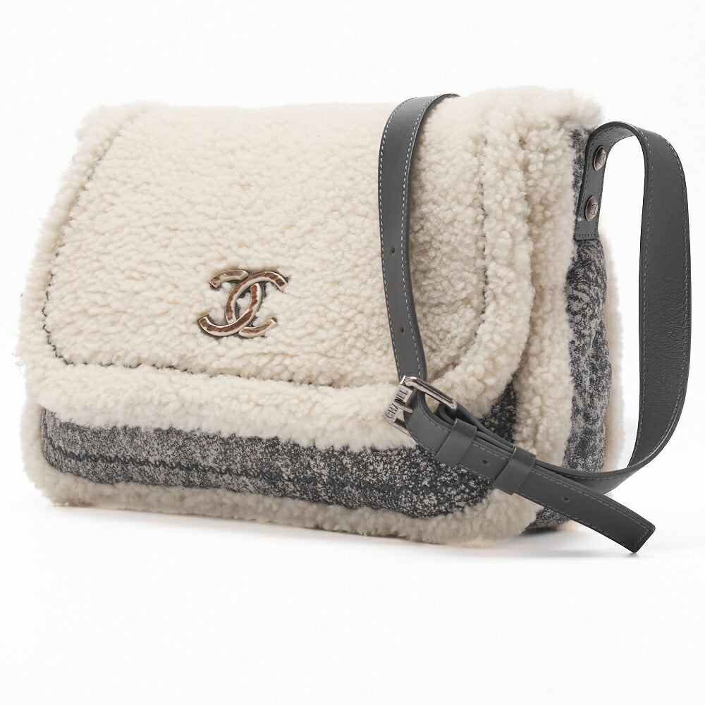 Pre-Owned Shoulder Bag Coco Mark Mouton Fur White Gray Silver-Tone Hardware Pre-Owned