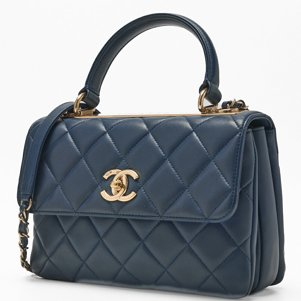 Sac bandoulière matelassé d'occasion, double sens, cuir d'agneau, bleu marine, finitions dorées.