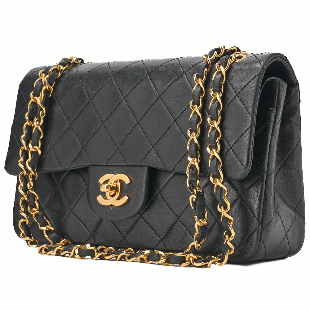Pre-Owned Shoulder Bag Matelasse Double Flap Lambskin Black Gold-Tone Hardware Pre-Owned