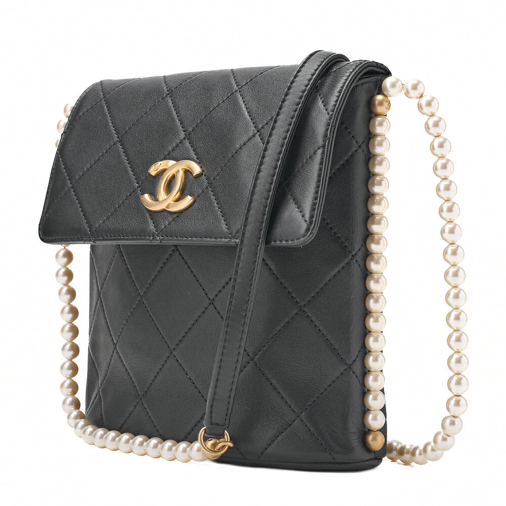 Pre-Owned Shoulder Bag Matelasse Lambskin Black Gold-Tone Hardware Pre-Owned