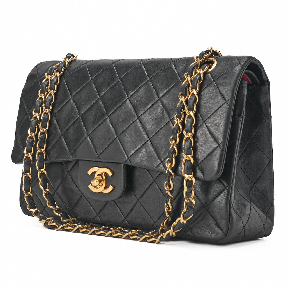 Sac bandoulière chaîne d'occasion en cuir d'agneau matelassé noir et métal doré.