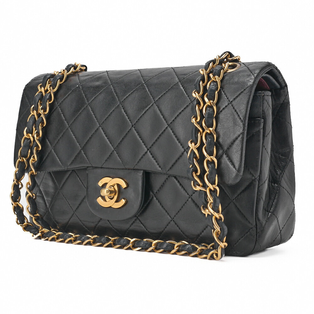 Sac bandoulière d'occasion Matelasse 23, double rabat, chaîne, cuir d'agneau noir, accessoires dorés.