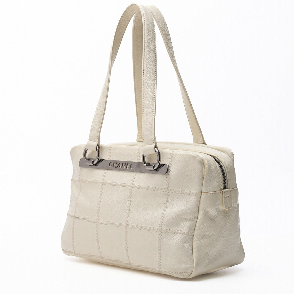 Pre-Owned Shoulder Bag, Chocolate Bar Logo, Caviar Skin, White, Silver-Tone Hardware, Pre-Owned