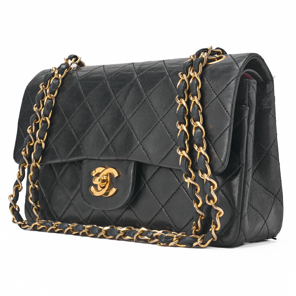 Sac bandoulière d'occasion Matelasse 23, double rabat, chaîne, cuir d'agneau noir, accessoires dorés.