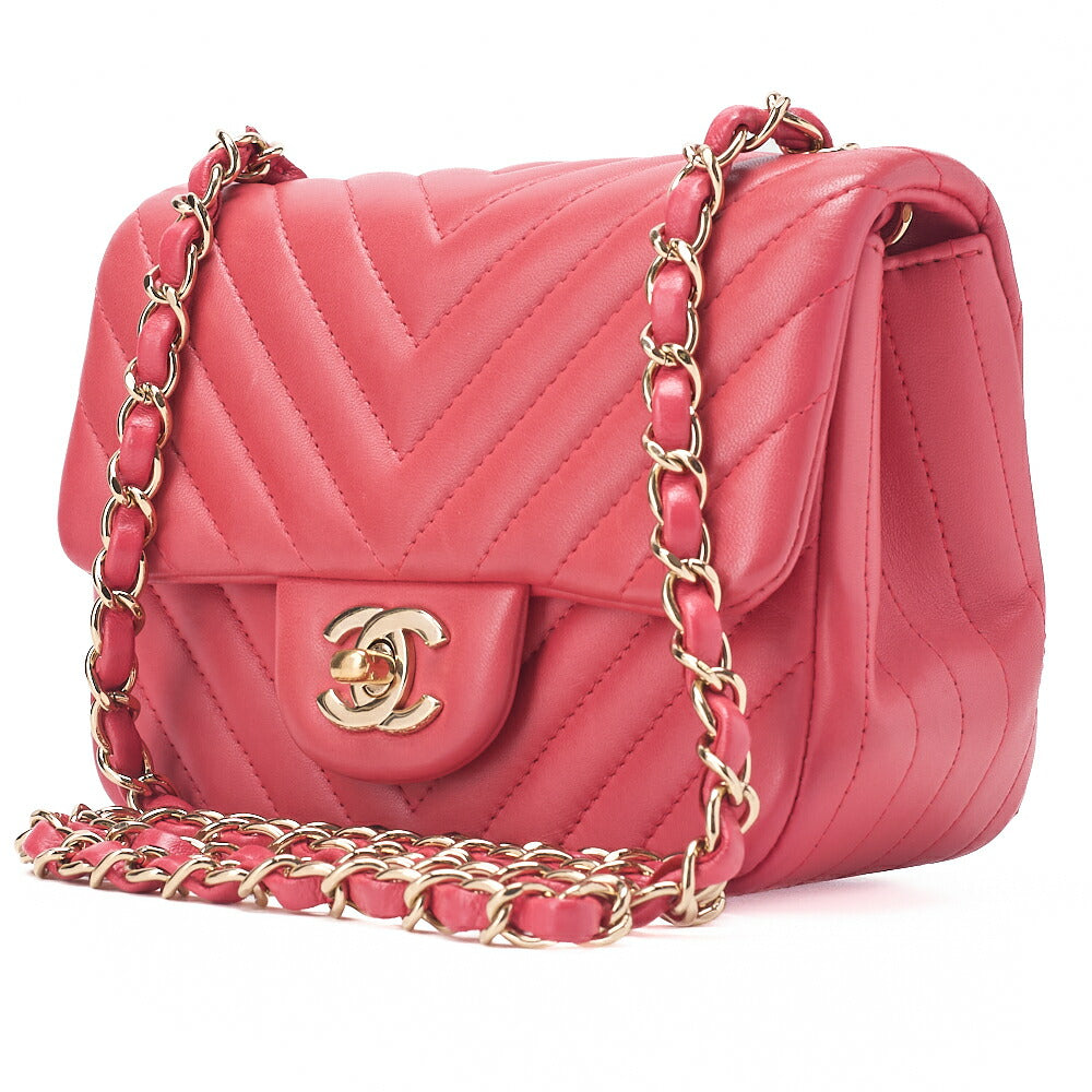Pre-Owned Chain Shoulder Bag Mini Matrasse 17cm Lambskin V-Stitch Red Single Flap Turnlock Gold-Tone Hardware, Pre-Owned