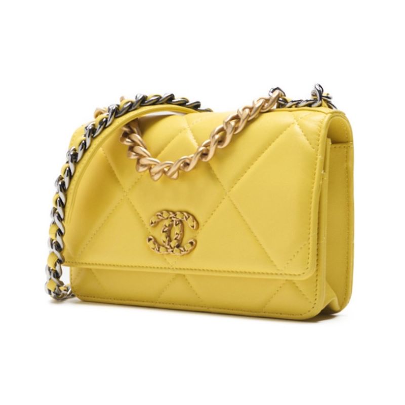 Pre-Owned Chain Wallet Matelasse Lambskin Yellow Gold-Tone Hardware Pre-Owned