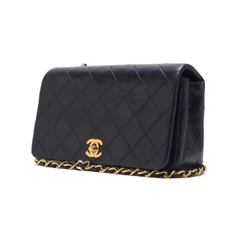 Pre-Owned Shoulder Bag Matelasse Full Flap Turn Lock Chain Shoulder Lambskin Black Gold-Tone Hardware Pre-Owned